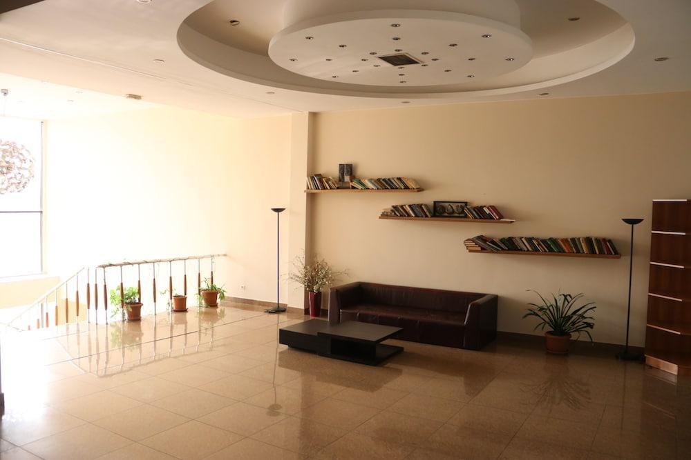 D'Plaza Hotel Tbilissi Extérieur photo