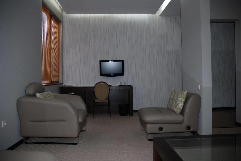 D'Plaza Hotel Tbilissi Extérieur photo